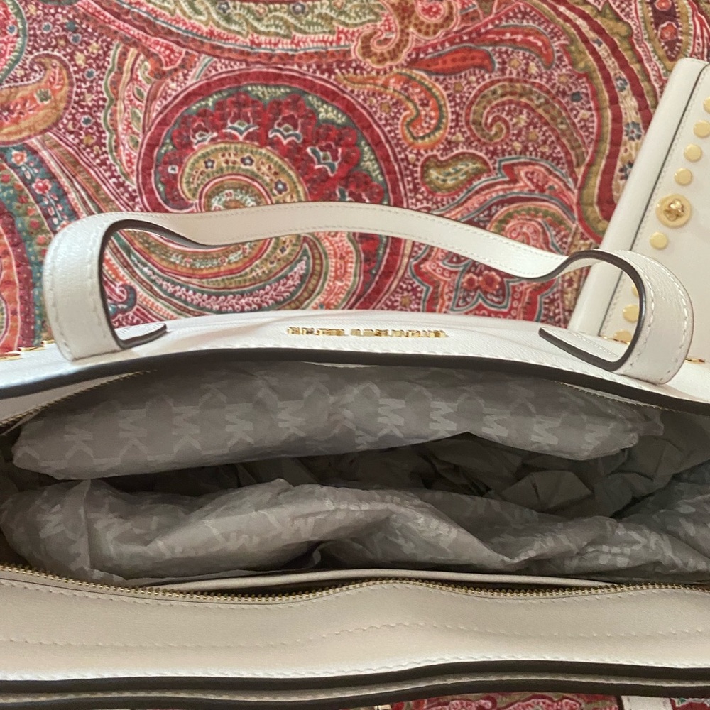 Michael Kors Handbag with wallet - Picture 6 of 16